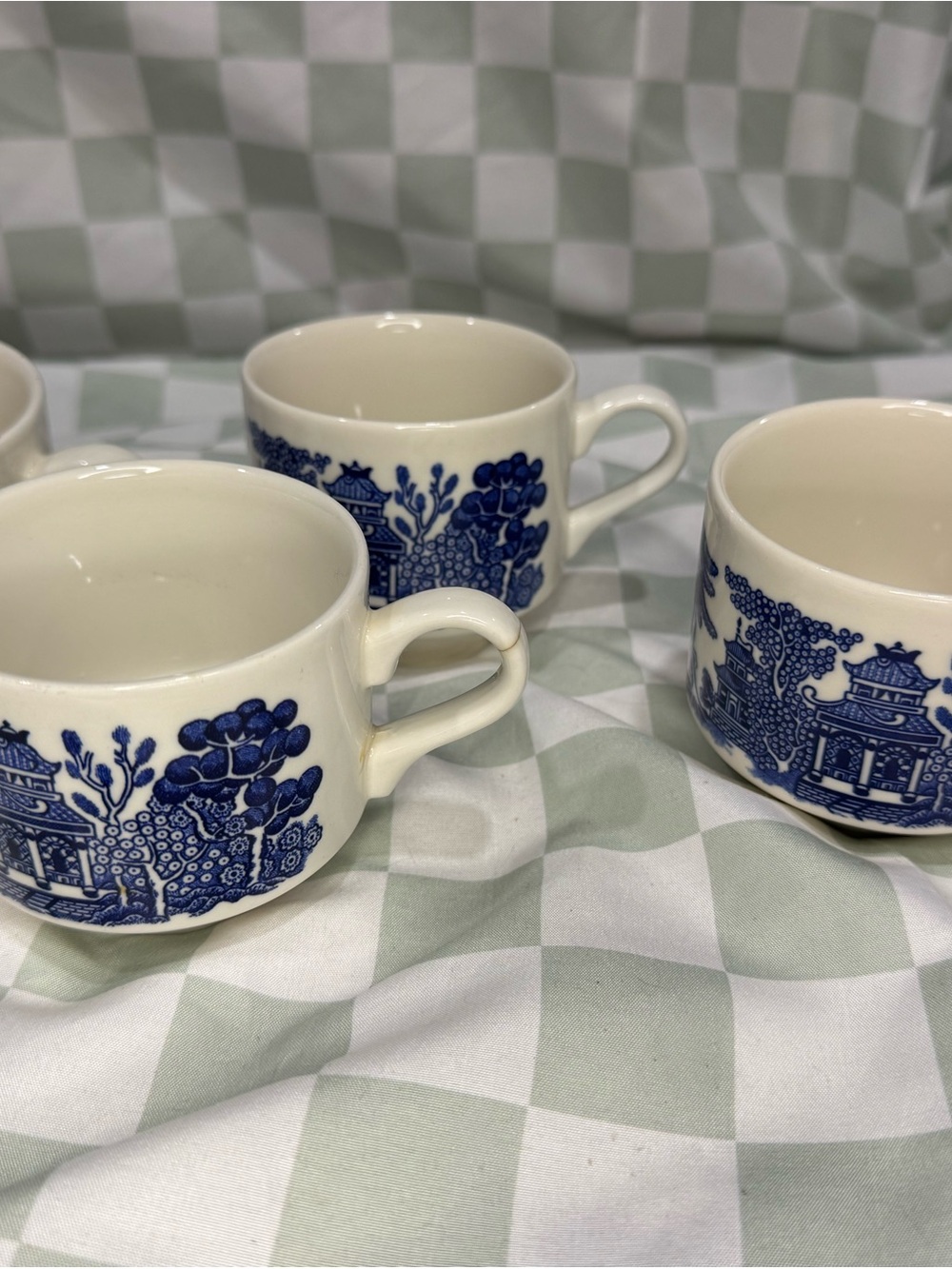 Set of 4 Blue Willow Style Coffee Tea Mugs Cups Asian Pagoda Scene
